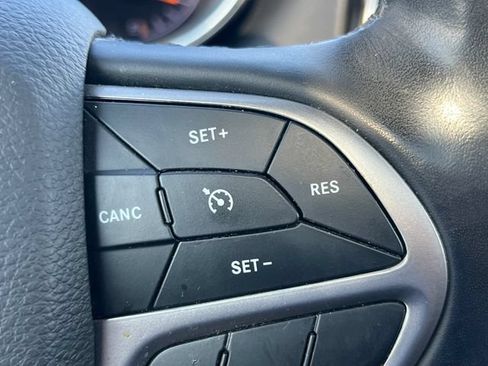 Used 2022 Jeep Grand Cherokee Limited AWD/4WD image 17