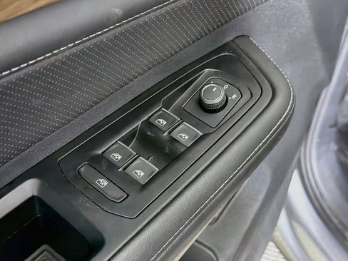 Used 2025 Volkswagen Atlas SE FWD image 20