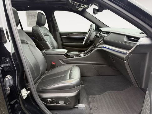 Used 2024 Jeep Grand Cherokee Overland w/ Trailer Tow Package image 15