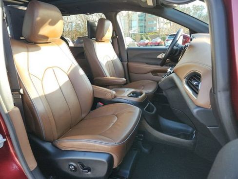 Used 2020 Chrysler Pacifica Limited w/ Advanced Safetytec Group image 19