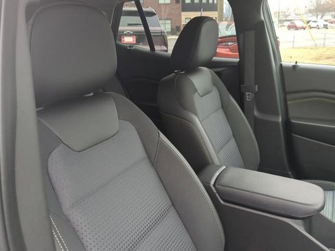 Used 2025 Chevrolet Trax LT w/ Driver Confidence Package image 25