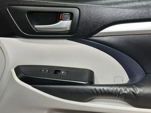 Used 2015 Toyota Highlander XLE image 38