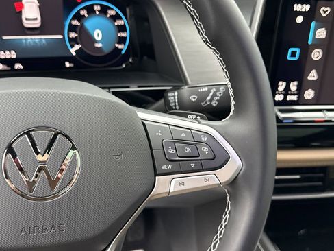 New 2026 Volkswagen Atlas Cross Sport SE image 28