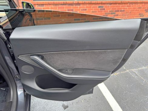 Used 2021 Tesla Model Y Long Range AWD/4WD image 45