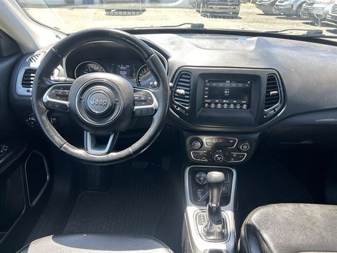 Used 2020 Jeep Compass Latitude w/ Cold Weather Group AWD/4WD image 11
