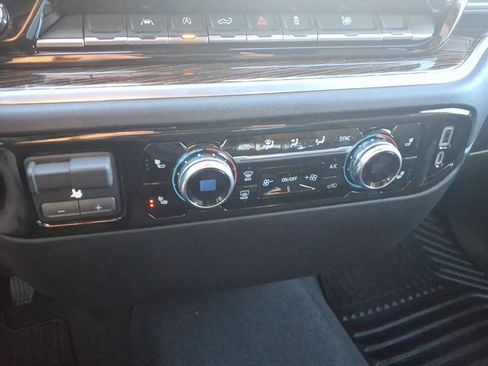 Used 2025 GMC Sierra 1500 Elevation image 16