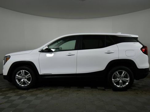Used 2024 GMC Terrain SLE image 16