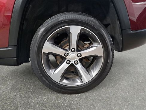 Certified 2023 Jeep Grand Cherokee Limited w/ Trailer Tow Prep Group (B) image 29