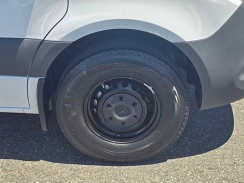 Used 2025 Mercedes-Benz Sprinter 2500 image 9