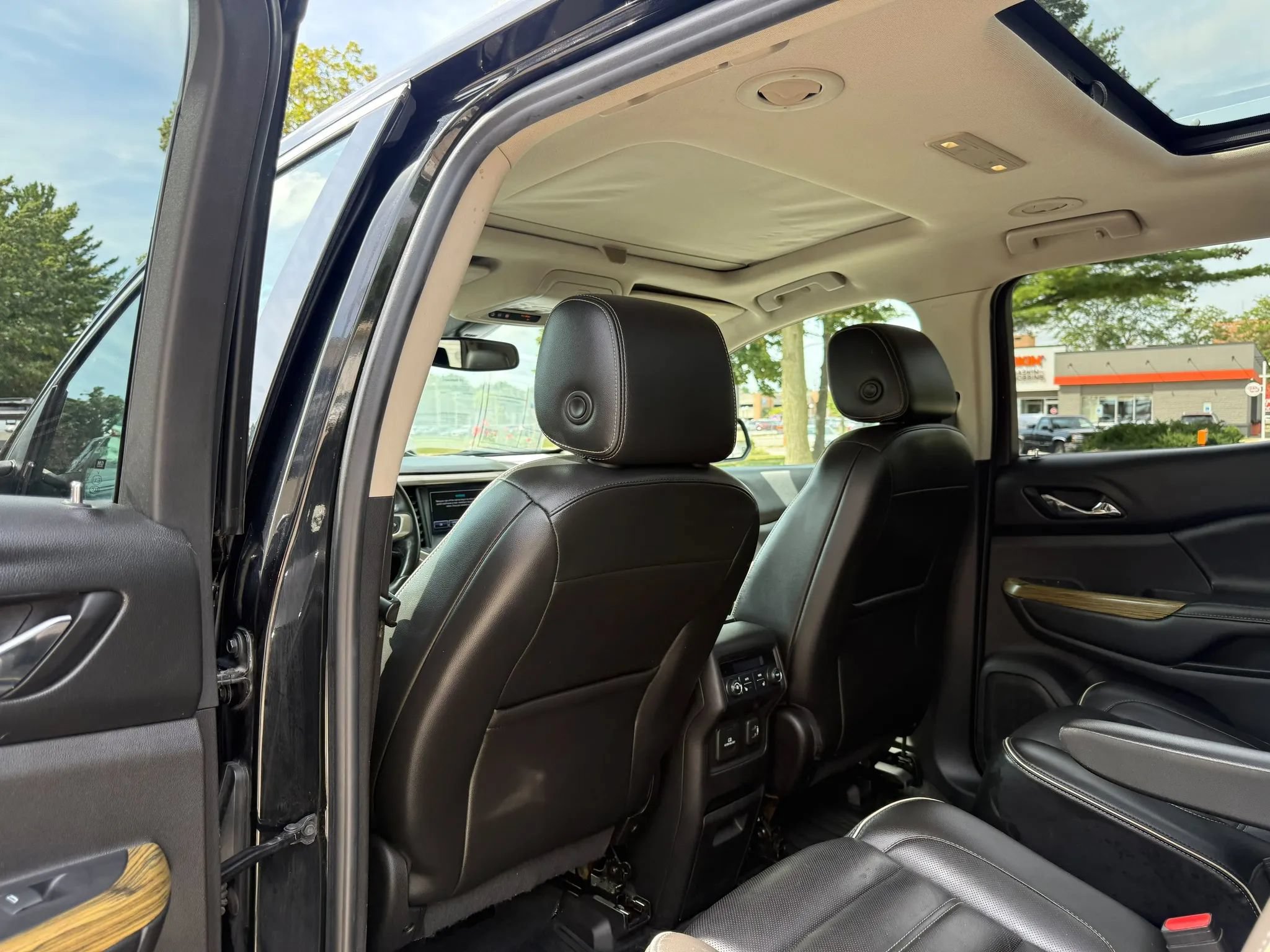 Used 2018 GMC Acadia Denali w/ Technology Package FWD image 13