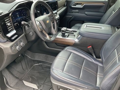 Used 2022 Chevrolet Silverado 1500 High Country w/ High Country Premium Package AWD/4WD image 21