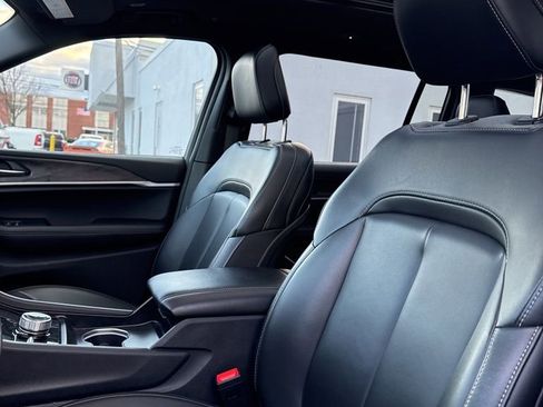 Used 2025 Jeep Grand Cherokee L Limited w/ Black Appearance Package image 10