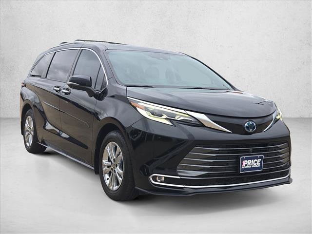 Used 2022 Toyota Sienna Platinum AWD/4WD image 3