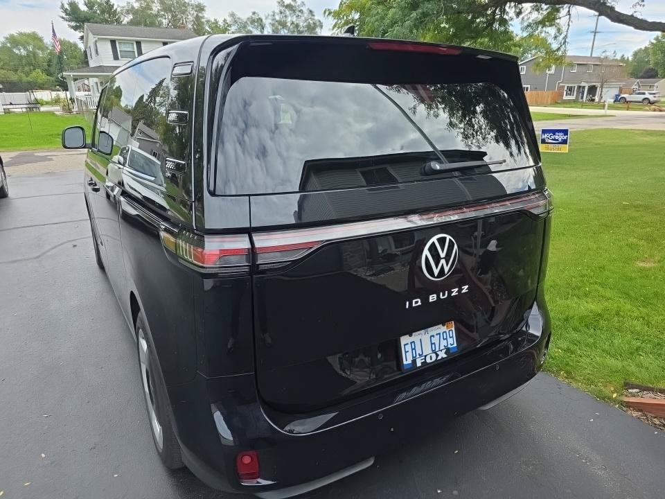 Used 2025 Volkswagen ID. Buzz 1st Edition RWD image 16