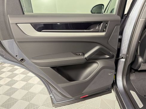 Certified 2026 Porsche Cayenne AWD/4WD image 27