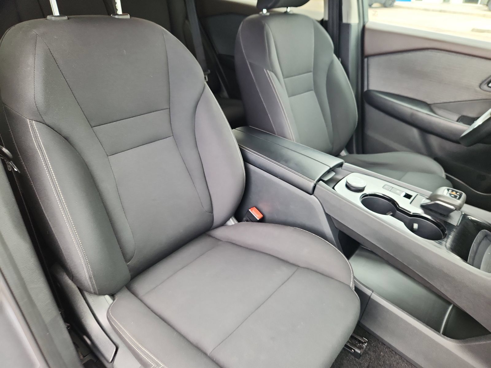 Used 2023 Nissan Rogue S AWD/4WD image 14