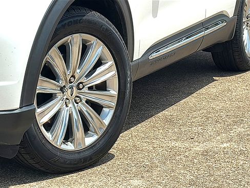 Used 2021 Ford Explorer Limited w/ Equipment Group 301A RWD image 3