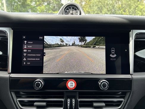 Certified 2025 Porsche Macan image 13