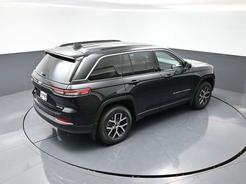 New 2025 Jeep Grand Cherokee Limited w/ Trailer Tow Package image 32