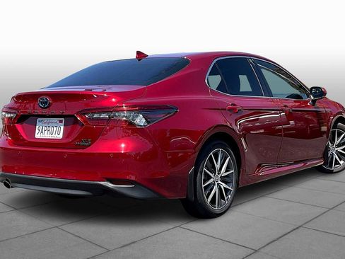 Used 2022 Toyota Camry XLE w/ Navigation Upgrade Package FWD image 12