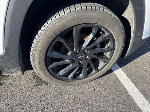 Used 2023 GMC Terrain SLE w/ Driver Convenience Package image 9