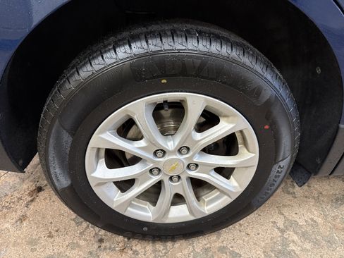 Used 2019 Chevrolet Equinox LT w/ Driver Convenience Package image 19