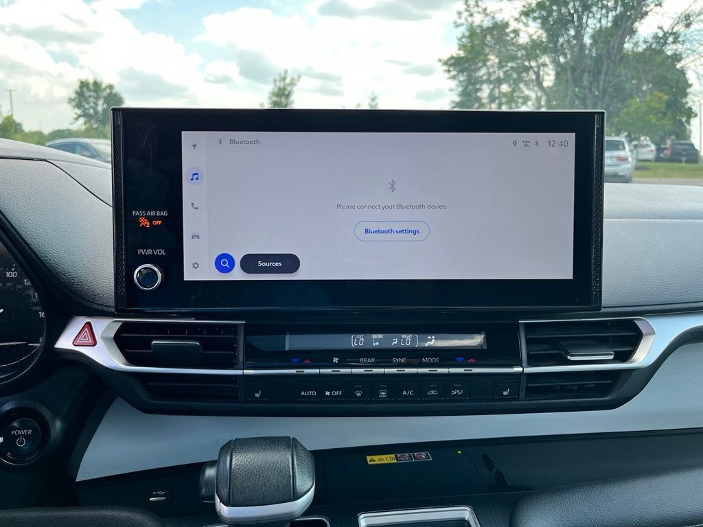 Used 2025 Toyota Sienna XLE FWD image 16