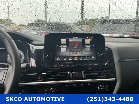 Used 2025 Nissan Pathfinder Platinum FWD image 16
