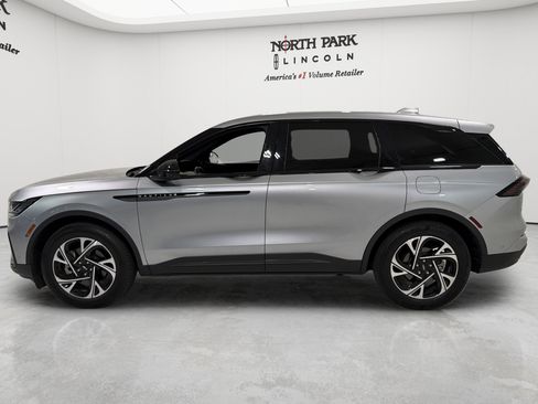 Used 2024 Lincoln Nautilus Premier w/ Equipment Group 102A AWD/4WD image 2