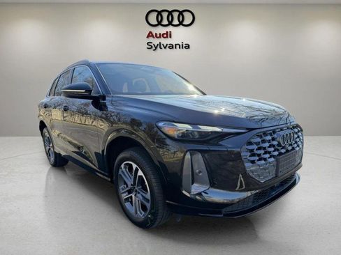 Certified 2025 Audi Q5 Premium w/ Convenience Package image 1