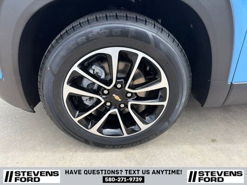 Used 2024 Chevrolet TrailBlazer LT w/ LT Cold Weather Package FWD image 11