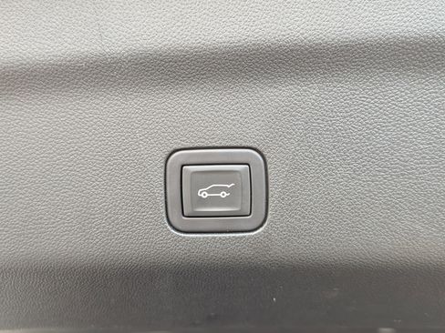 Used 2023 Chevrolet Tahoe Z71 w/ Luxury Package image 21