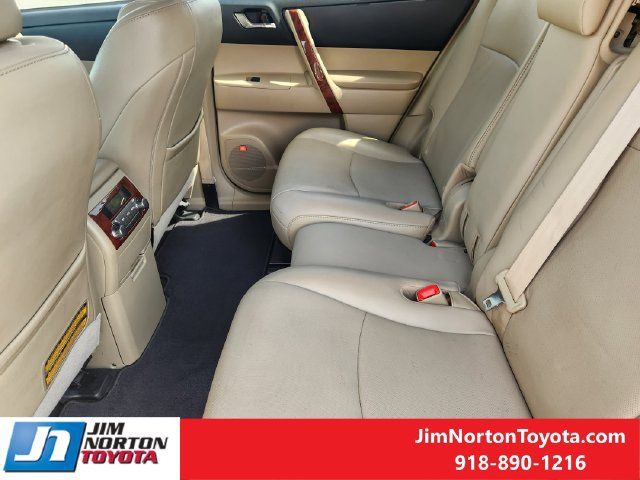 Used 2011 Toyota Highlander Limited w/ Tow Pkg AWD/4WD image 31