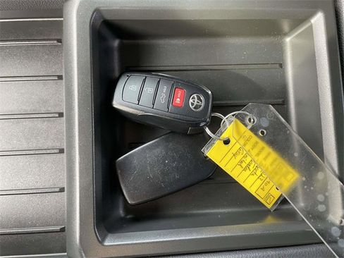 Used 2023 Toyota Tundra Limited image 31