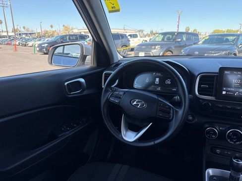 Used 2025 Hyundai Venue SEL image 34