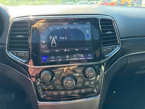 Used 2020 Jeep Grand Cherokee Limited AWD/4WD image 19