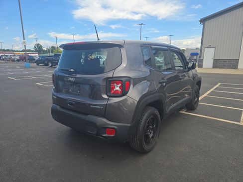 Used 2019 Jeep Renegade Sport AWD/4WD image 3