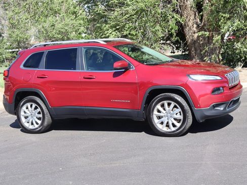 Used 2014 Jeep Cherokee Limited w/ Technology Group AWD/4WD image 2