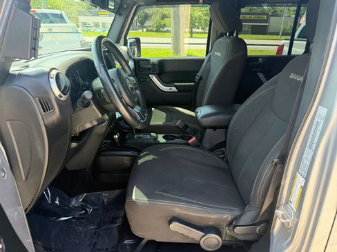 Used 2016 Jeep Wrangler Unlimited Sahara AWD/4WD image 14