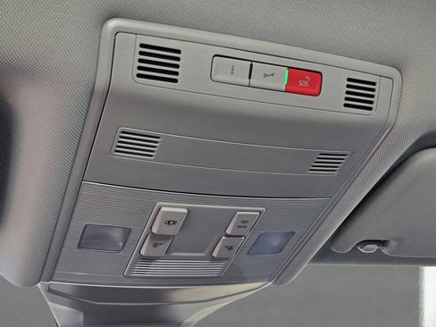 Used 2022 Volkswagen Jetta SE image 28