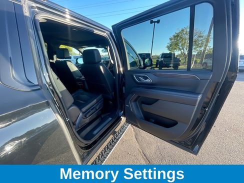 Used 2022 Chevrolet Suburban Z71 w/ Luxury Package image 8
