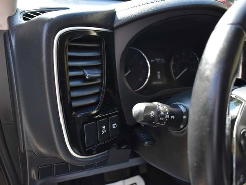 Used 2017 Mitsubishi Outlander SE AWD/4WD image 71
