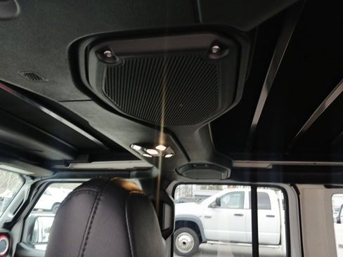 Used 2023 Jeep Wrangler Unlimited Rubicon w/ Steel Bumper Group image 22