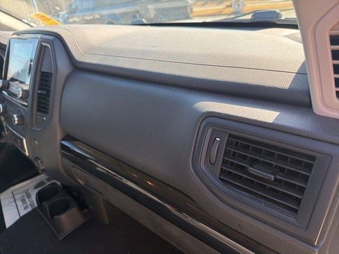 Used 2022 Nissan Titan SV image 25