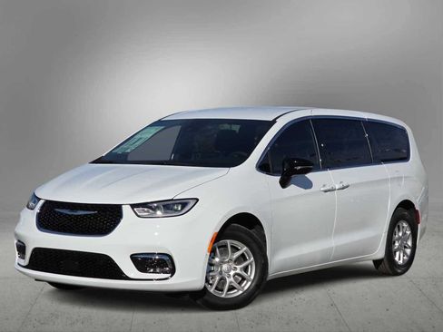 New 2026 Chrysler Pacifica Select FWD image 3