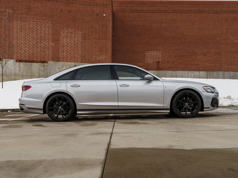 Used 2022 Audi A8 L 3.0T image 3
