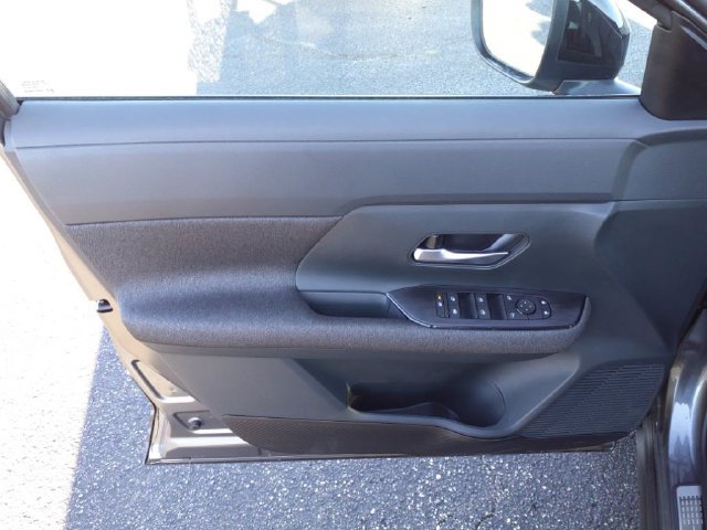Used 2025 Nissan Kicks SV w/ Illumination Package FWD image 21