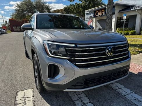 Used 2024 Volkswagen Atlas SE FWD image 2