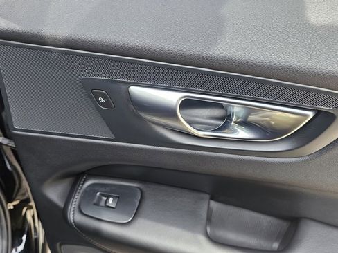 Certified 2025 Volvo XC60 B5 Plus image 11