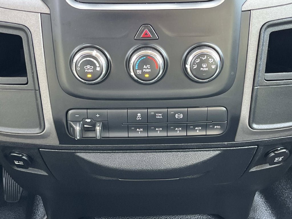 Used 2014 RAM 3500 Tradesman w/ Chrome Appearance Group RWD image 15